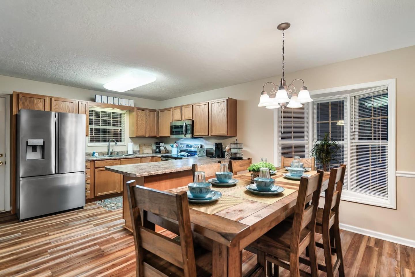 1 Mile To Pkwy, Pets, Hot Tub, Creekside, Porch Villa Pigeon Forge Exterior photo