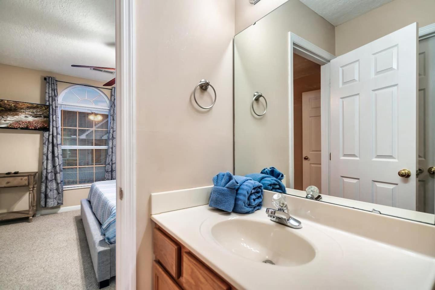 1 Mile To Pkwy, Pets, Hot Tub, Creekside, Porch Villa Pigeon Forge Exterior photo