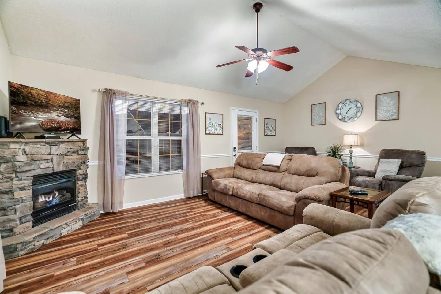 1 Mile To Pkwy, Pets, Hot Tub, Creekside, Porch Villa Pigeon Forge Exterior photo