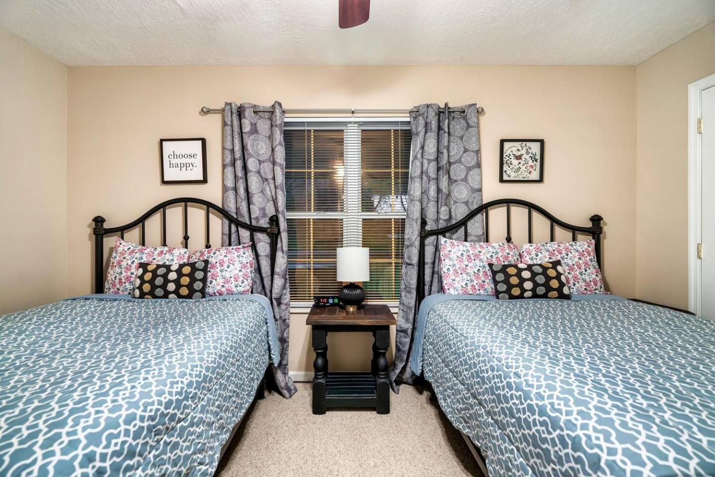 1 Mile To Pkwy, Pets, Hot Tub, Creekside, Porch Villa Pigeon Forge Exterior photo